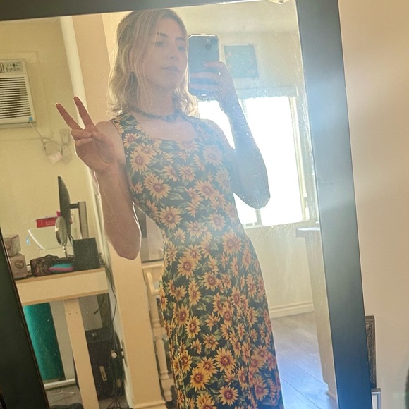 Meet your Posher, Madison - Picture 2 of 4